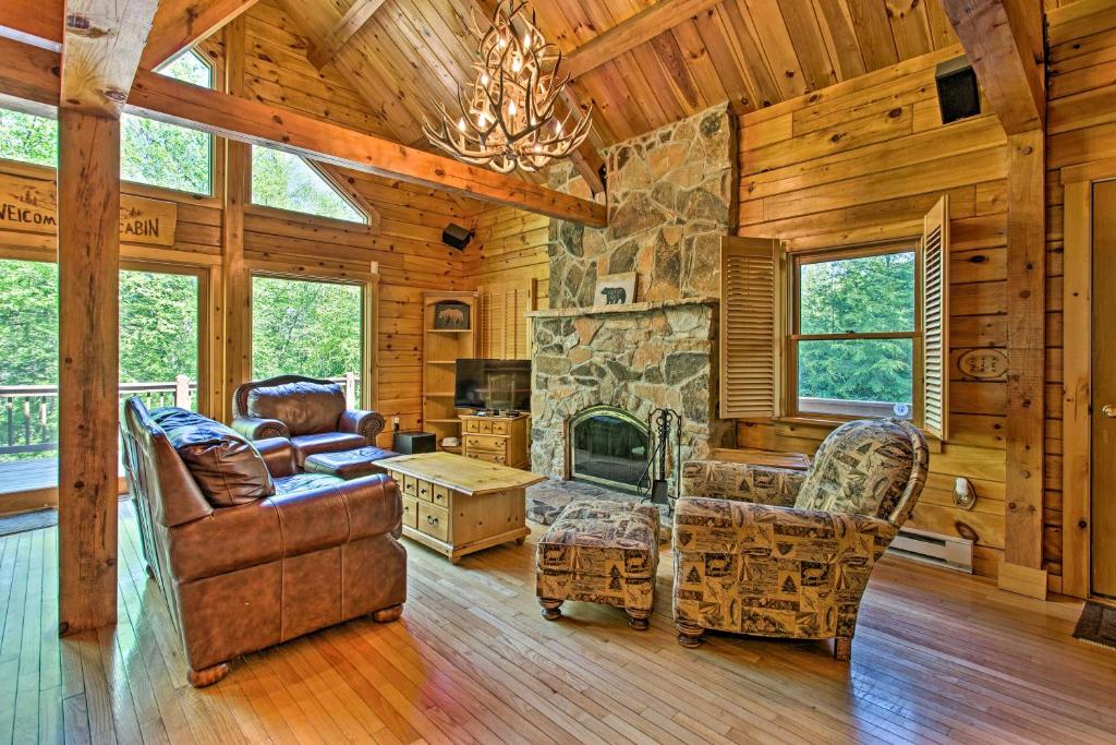 Deluxe Family Cabin with Game Room and Fire Pit!